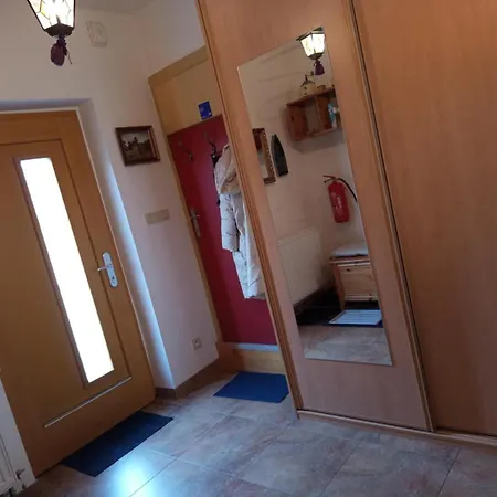 Prizemni S Koupelnou A Kuchyni Svinarov
