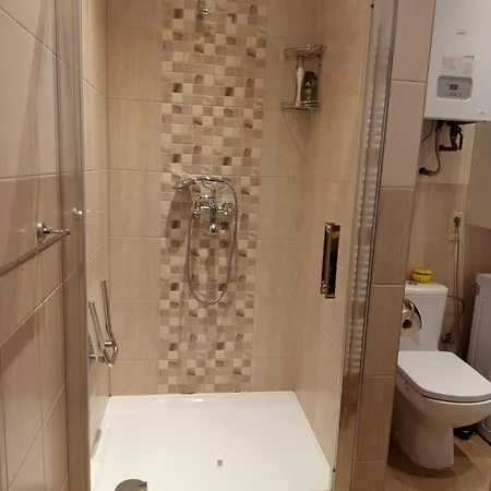 Prizemni S Koupelnou A Kuchyni
