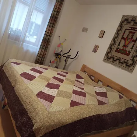 Prizemni S Koupelnou A Kuchyni *