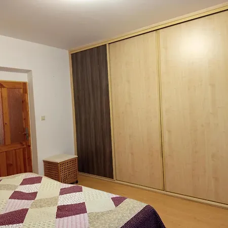 Prizemni S Koupelnou A Kuchyni * Svinarov